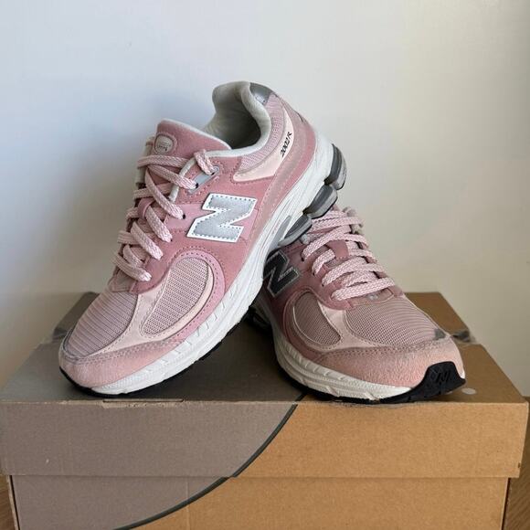 New Balance 2002 R ‘Pink Sand’ Kids Sneakers- SZ 4  Y - Picture 1 of 13